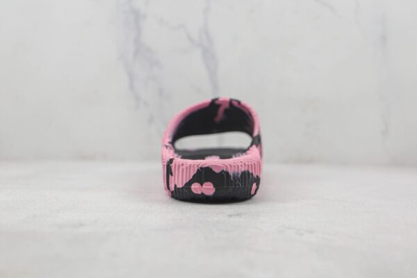 adidas-adilette-pink-2.jpg