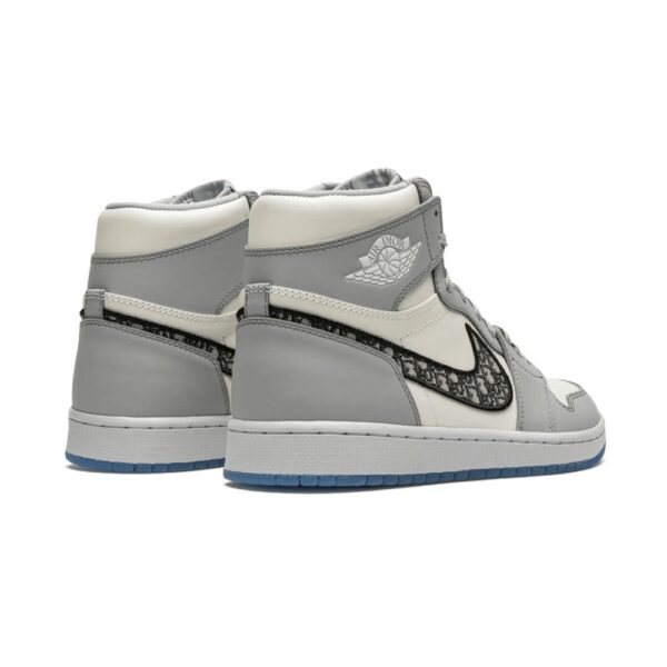 air-jordan-1-dior-3.jpg
