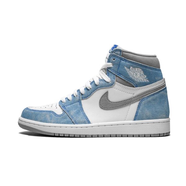 air-jordan-1-hyper-royal-3.jpg