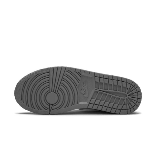 air-jordan-1-light-smoke-grey.jpg