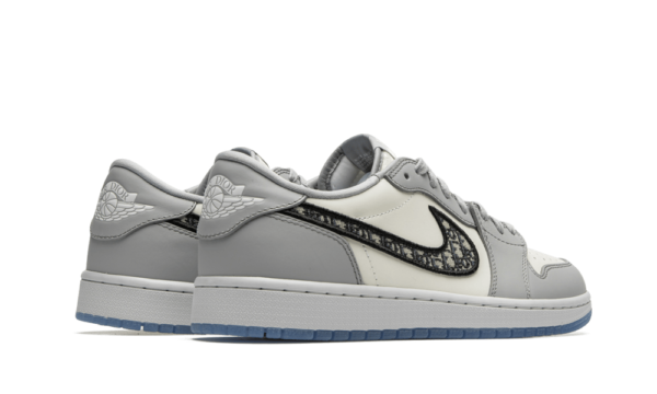 air-jordan-1-low-dior-2.png