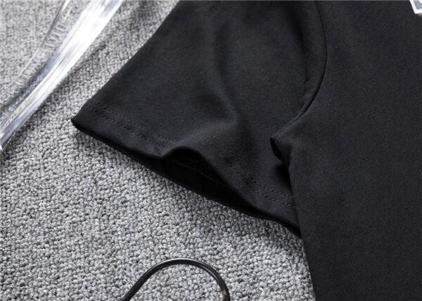 balenciaga´s-falling-apart-2.jpg