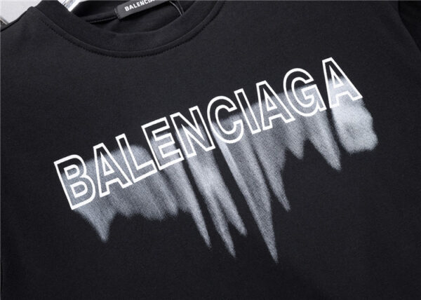 balenciaga´s-falling-apart-7.jpg