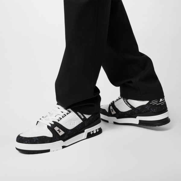 lv-trainer-white-black.png