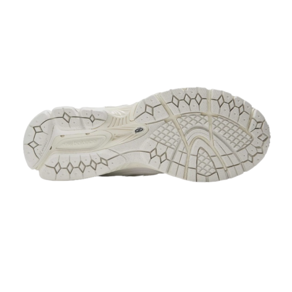 new-balance-1906-d-white-1.png