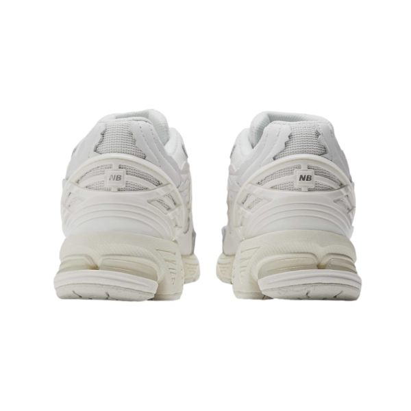 new-balance-1906-d-white-2.png