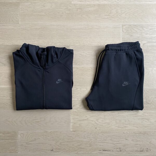 nike-tech-black-1.jpg