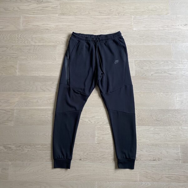 nike-tech-black-3.jpg